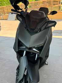 XMAX 300