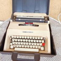 Macchina da scrivere Olivetti 