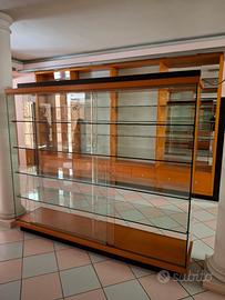 vetrine in vetro con illuminazione 