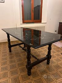 Tavolo in legno con piano in vetro effetto marmo