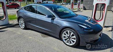 Tesla model 3 dual motor 4x4 con batteria nuova