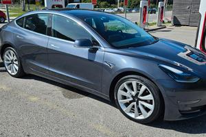 Tesla model 3 dual motor 4x4 con batteria nuova
