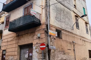 Palazzina di mq 330 Terra Tetto grande metratura