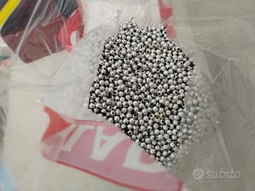 Palline argentate forate