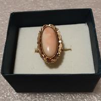 Anello oro 18kt con corallo pelle d'angelo 