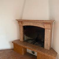 Camino, cornice marmo