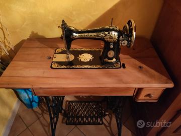 Macchina da cucire a pedale SINGER