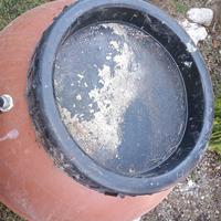 Cisterna raccogli acqua più pompa.