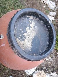 Cisterna raccogli acqua più pompa.