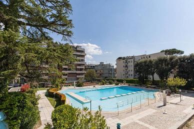 Appartamento di 262 m² con più di 5 locali e box a