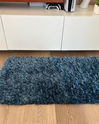Tappeto blu morbido