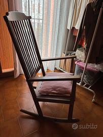 Sedia a dondolo in legno