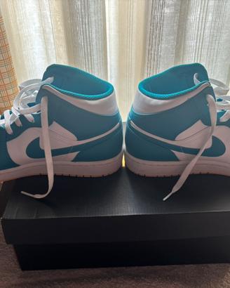 Jordan 1 mid