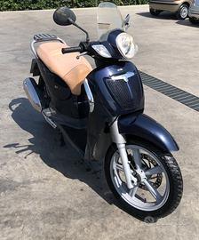 Aprilia Scarabeo 200 light