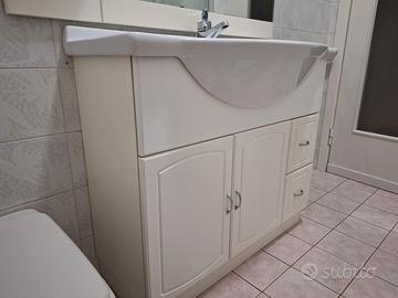 Arredo bagno completo: mobile, lavabo e specchio