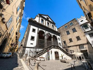 3 LOCALI A NAPOLI