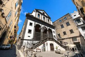 3 LOCALI A NAPOLI