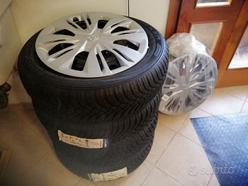 Gomme complete di cerchi in ferro copricerchio in 