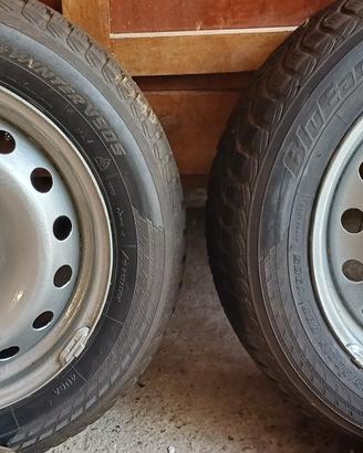 Cerchi in lega con gomme