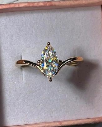 Anello con moissanite