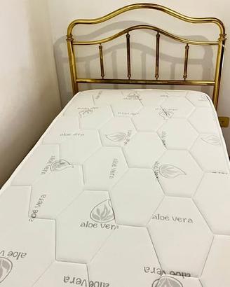 Letto singolo in ottone, completo di doghe