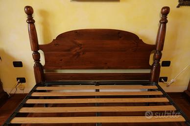 Letto in legno massello matrimoniale