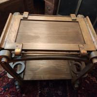 Carrello in legno per ambiente rustico