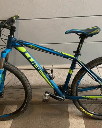 Mountain Bike Cube 29”