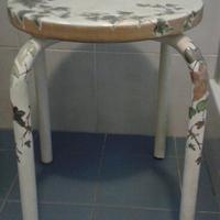 Sgabello decorato con decoupage