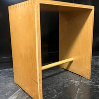 Sgabello, tavolino, libreria di Zanotta