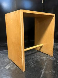 Sgabello, tavolino, libreria di Zanotta