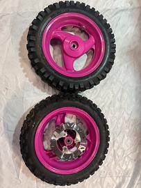 Cerchi f12 com gomme a tacche