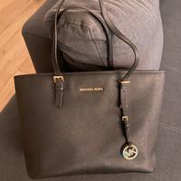 Borsa Michael Kors modello Tote Jet Set nera