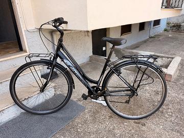 Bicicletta 28” comoda da città