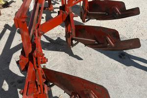 Aratro Carellato trivomere