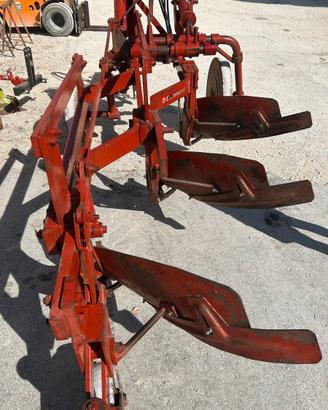 Aratro Carellato trivomere