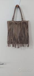Borsa shopping in camoscio con frange