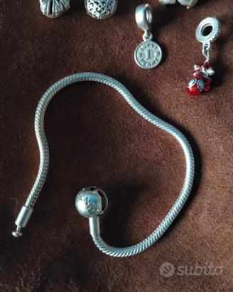 Bracciale Pandora Moments donna + 5 Charm 5
