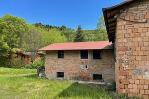 Rustico / Casale di 600 m² con 5 locali e box auto