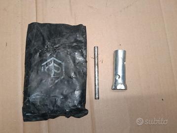 bustina attrezzi piaggio 
