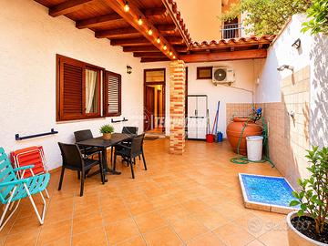 QUADRILOCALE CON CORTILE E POSTO AUTO - VIA LUSSU