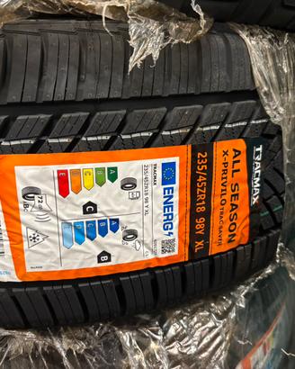 4 235 45 18 all season nuove