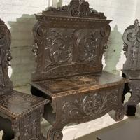 Cassapance e due sedie