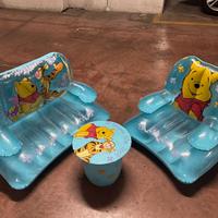 poltroncine e tavolo gonfiabile mare Winnie Pooh