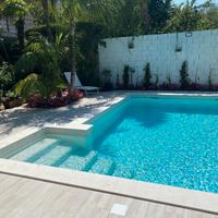 BORDO PISCINA IN PIETRA ANTISCIVOLO 