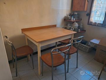 tavolo e 4 sedie 