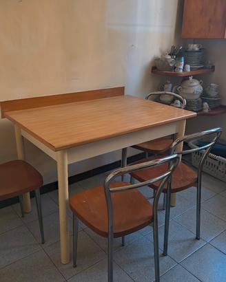 tavolo e 4 sedie 