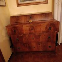 Antica ribalta in radica di noce