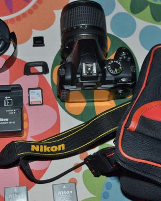 kit Nikon D3000+Nikkor 18‑105mm+2batterie+sd+borsa