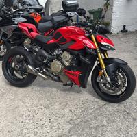 DUCATI STREETFIGHTER V4S akrapovic